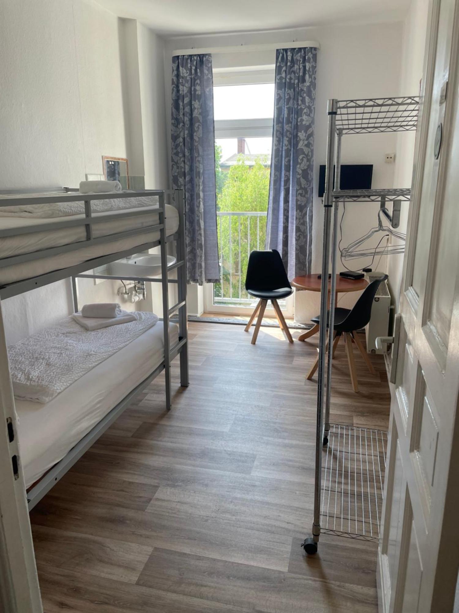 Small Twin Room,1586838231:JPEG